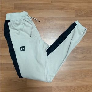 UNDER ARMOUR jogger style sweatpants